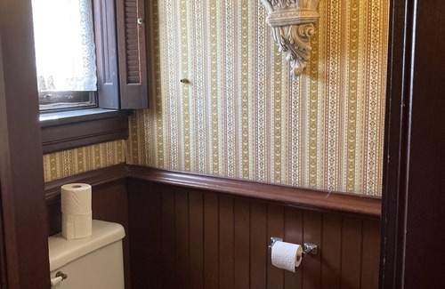 Clifton Heights Apartment | Beautiful historic home! Close to UC & OTR. 2nd Floor Apartment
