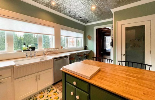 Two Rivers House | Beautiful Historic Home near Downtown