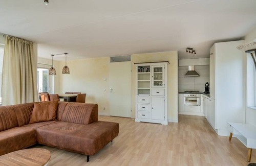 Oude-Tonge House | Beautiful holiday home with various extras such as an extended bedroom on the ground floor, veranda