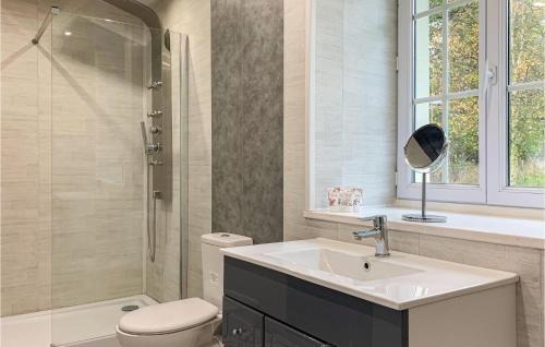 Saint-Mars-d'Egrenne House | Beautiful Home In St Mars Degrenne With Kitchen