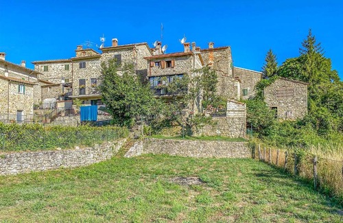 Caprese Michelangelo House | Beautiful Home In Caprese Michelangelo