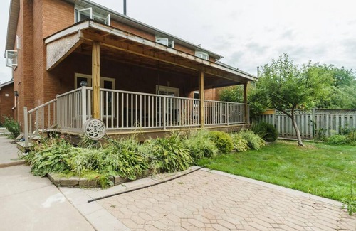East Credit Apartment | Beautiful Home 4 Bed, 3 bath, garage, backyard!