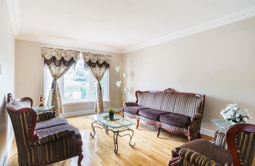 East Credit Apartment | Beautiful Home 4 Bed, 3 bath, garage, backyard!
