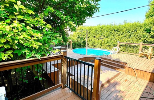 Laval House | Beautiful home Artsy+pool+deck