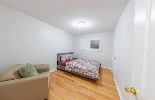 Brampton House | Beautiful Home by Toronto in Central Location