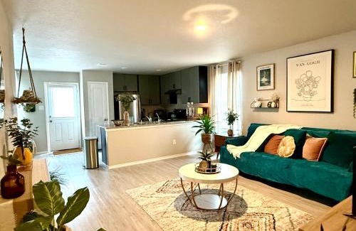 San Antonio House | Beautiful home eight minutes away from Brooks corner shopping center and hospital