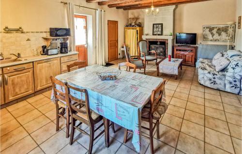 Chateau-la-Valliere House | Beautiful Home In Château-La-Vallière