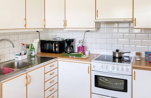 Almeboda House | Beautiful home in älmeboda with kitchen