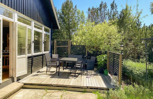 Almeboda House | Beautiful home in älmeboda with kitchen
