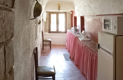 Baza House | Beautiful home in Baza with WiFi
