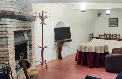 Baza House | Beautiful home in Baza with WiFi