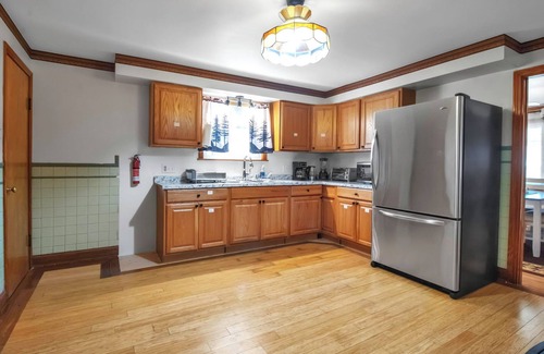 Cheektowaga House | Beautiful Home in Buffalo near Airport with AC, WiFi, 3King Beds & Free Parking