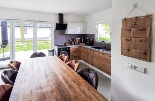 Den Oever House | Beautiful home in Den Oever with WiFi