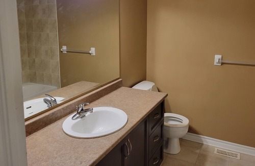 Hull House | Beautiful home in Findlay creek Ottawa