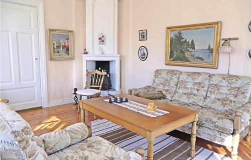 Hogsby House | Beautiful Home In Högsby With Kitchen
