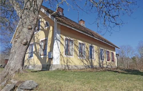 Hogsby House | Beautiful Home In Högsby With Kitchen