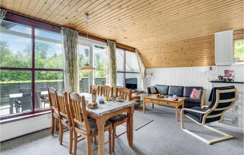 Skovgaarde House | Beautiful Home In Herning With Kitchen