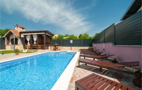 Hrvace House | Beautiful Home In Hrvace With Wifi