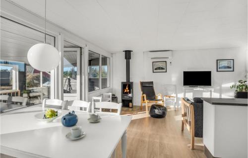 Bjerregaard House | Beautiful Home In Hvide Sande With Wifi