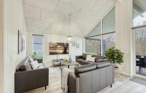 Jesendorf House | Beautiful Home In Jesendorf With Sauna