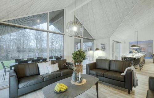 Jesendorf House | Beautiful Home In Jesendorf With Sauna