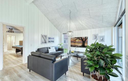 Jesendorf House | Beautiful Home In Jesendorf With Sauna