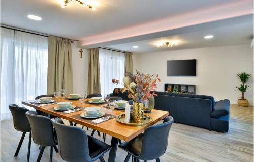 Klostar Ivanic House | Beautiful Home In Klostar Ivanic
