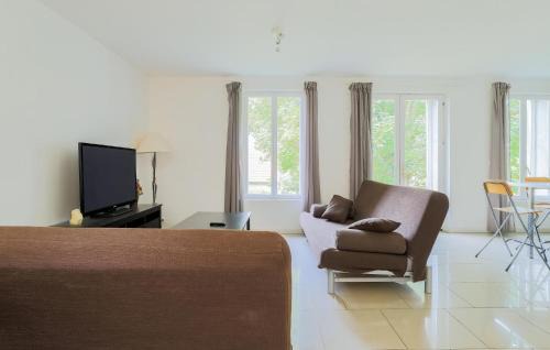 Monthenault House | Beautiful Home In Monthenault With Wifi