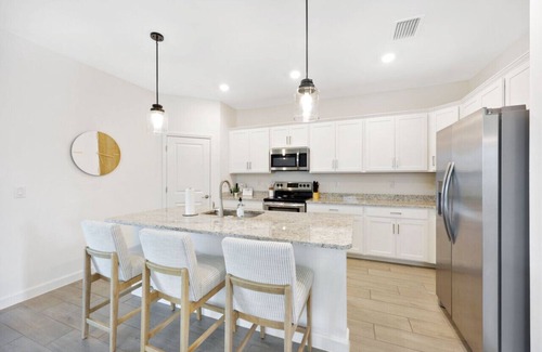 Gateway House | Beautiful Home in Paradise!