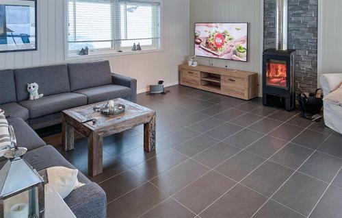 Valle House | Beautiful Home In Rysstad With Kitchen