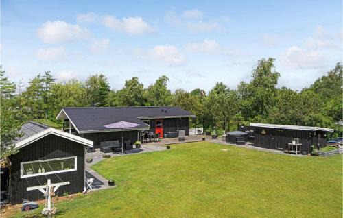Skjern House | Beautiful Home In Skjern With Kitchen