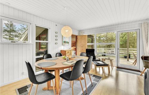 Skjern House | Beautiful Home In Skjern With Kitchen