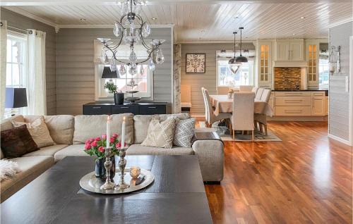 Stryn House | Beautiful Home In Stryn With Kitchen