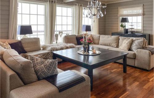 Stryn House | Beautiful Home In Stryn With Kitchen