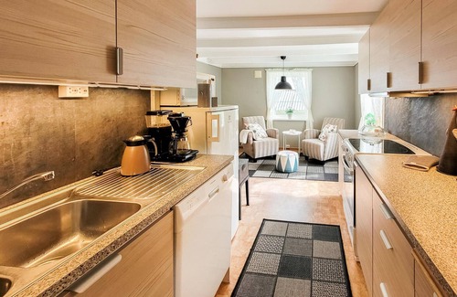 Sveio House | Beautiful home in Sveio with WiFi