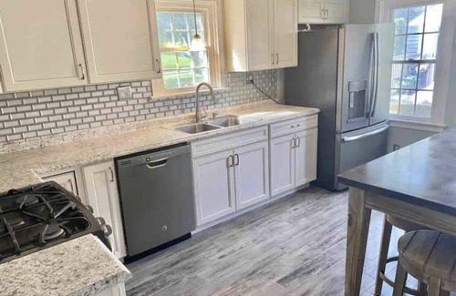 Manheim House | Beautiful Home in the Heart of Manheim walking distance to restaurants & Bars