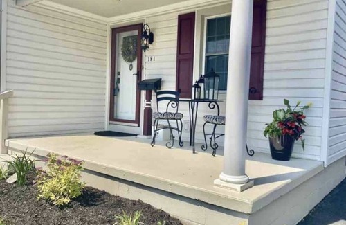 Manheim House | Beautiful Home in the Heart of Manheim walking distance to restaurants & Bars