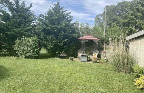 Manheim House | Beautiful Home in the Heart of Manheim walking distance to restaurants & Bars