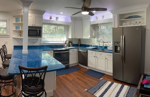 Summerplace House | Beautiful Home in Tropical Beach Paradise.