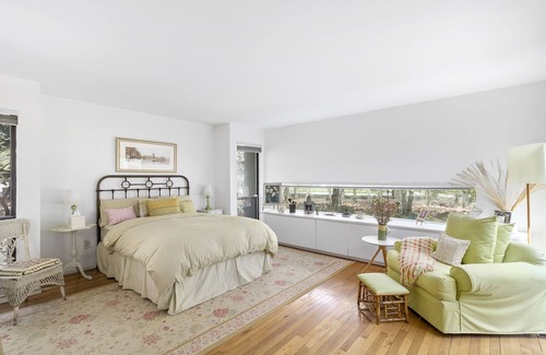 Wainscott House | Beautiful Home in Wainscott, walking distance to the ocean with large pool.