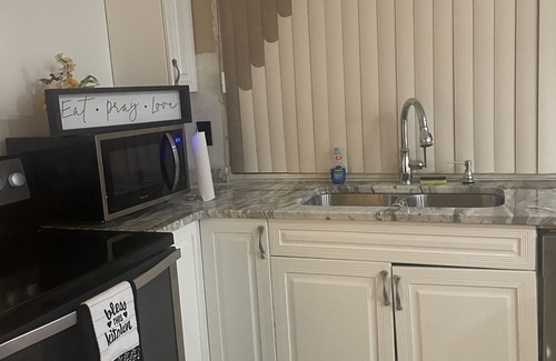Indian Land House | Beautiful home located in Southfield Mi. Quite friendly neighborhood