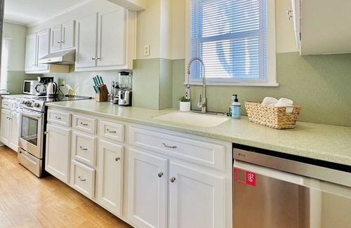 East Shore House | Beautiful Home near Light House Beach