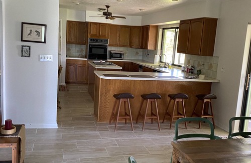 Clewiston House | beautiful home on a 3 acre lake with security