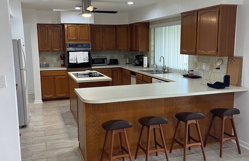 Clewiston House | beautiful home on a 3 acre lake with security