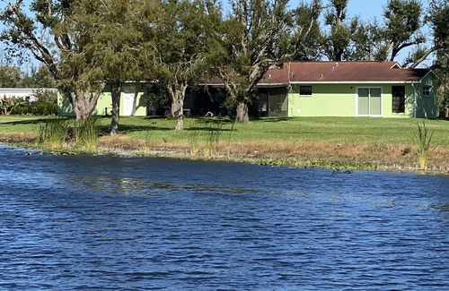 Clewiston House | beautiful home on a 3 acre lake with security