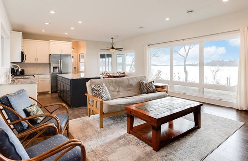 Lindstrom House | Beautiful home on North Center Lake