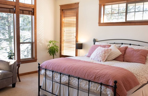 Colbert House | Beautiful home on the Little Spokane River