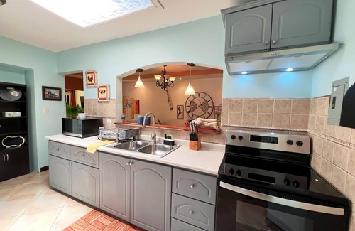 Alajuela House | Beautiful home w/backyard, AC - close to airport