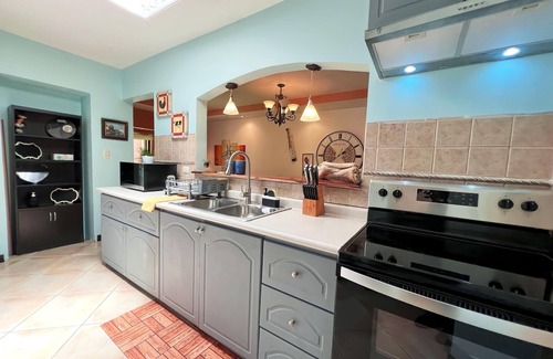 Alajuela House | Beautiful home w/backyard, AC - close to airport