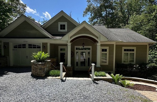 Epping Forest House | Beautiful home w/elevator going to every floor. This house is accessible to all.